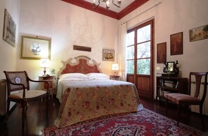1 bedroom, free WiFi, bed sheets - Domus Giorgio Authentic 1600's apt with Stunning Garden and Rooftop (Florence)