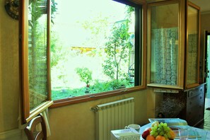Apartamento, 1 quarto, no jardim | Vista do quarto