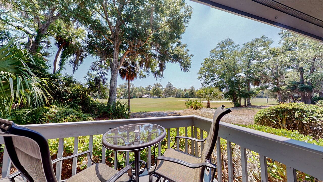 George Fazio Golf Course Views with Updated Bathrooms!