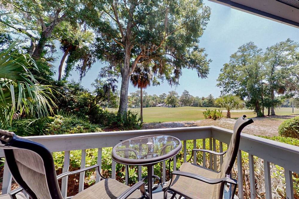 George Fazio Golf Course Views with Updated Bathrooms!