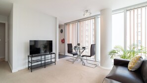 Business Apartment, 1 Bedroom, Kitchen, City View | In-room dining - Cotels at the Hub Serviced Apartments (Milton Keynes)