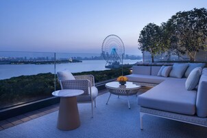 迷你吧、客房内保险箱、特色装修、办公桌