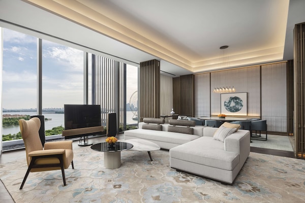 Minibar, in-room safe, individually decorated, desk