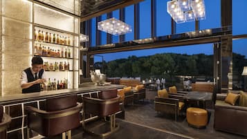 Serves dinner and brunch