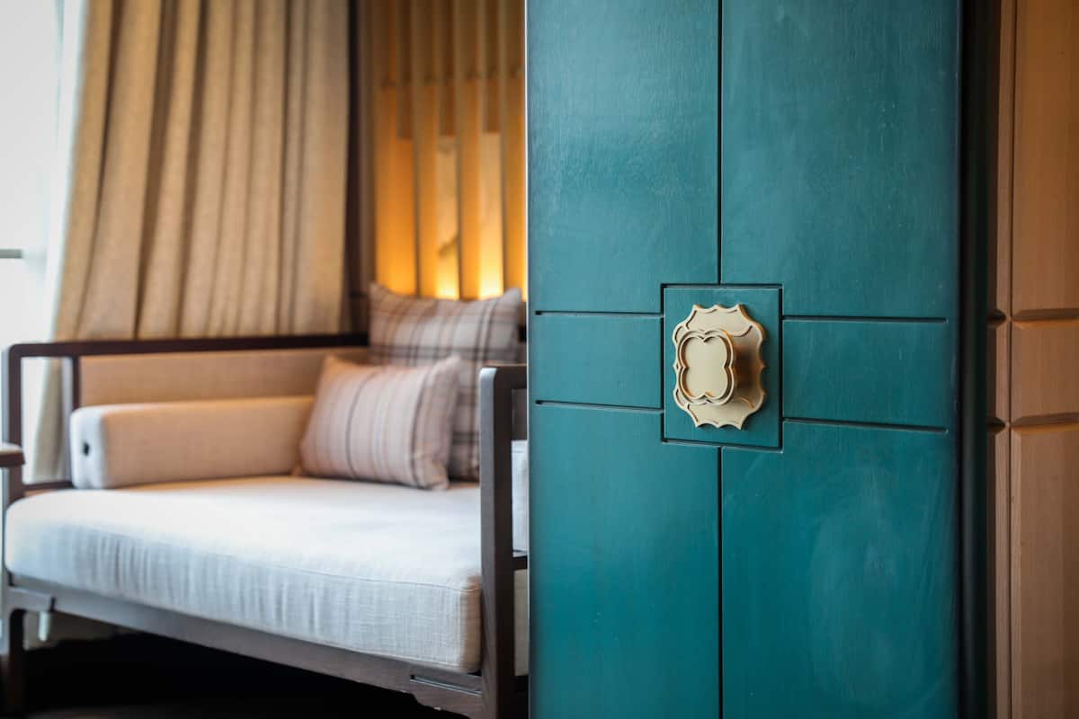 Minibar, cassaforte in camera, con stile personalizzato, una scrivania