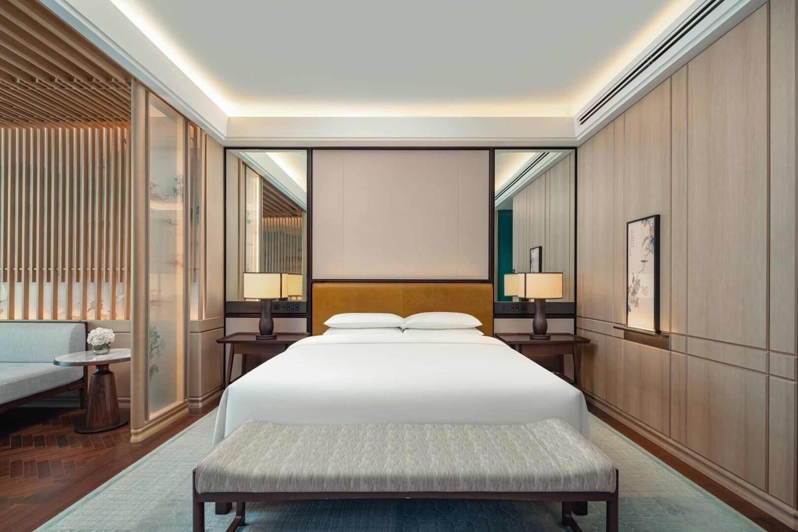 Minibar, coffres-forts dans les chambres, décoration personnalisée