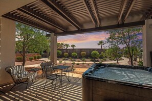 Terrace/patio - Arcadia 22 | Poolside Location * 2 Living Rooms * Sleeps 18 * Fireplace (Santa Clara)