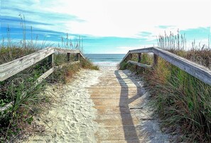 Beach nearby, sun-loungers, beach towels