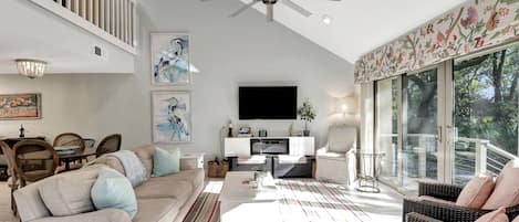 TV, DVD player, livros