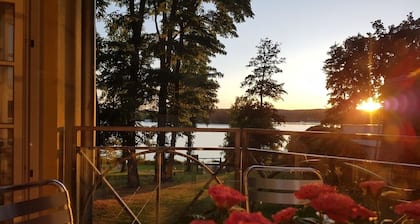 Living directly on the SEE with lake access