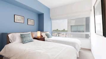 2 bedrooms, desk, iron/ironing board, WiFi