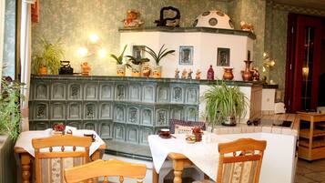 Petit déjeuner buffet (10 EUR par personne)