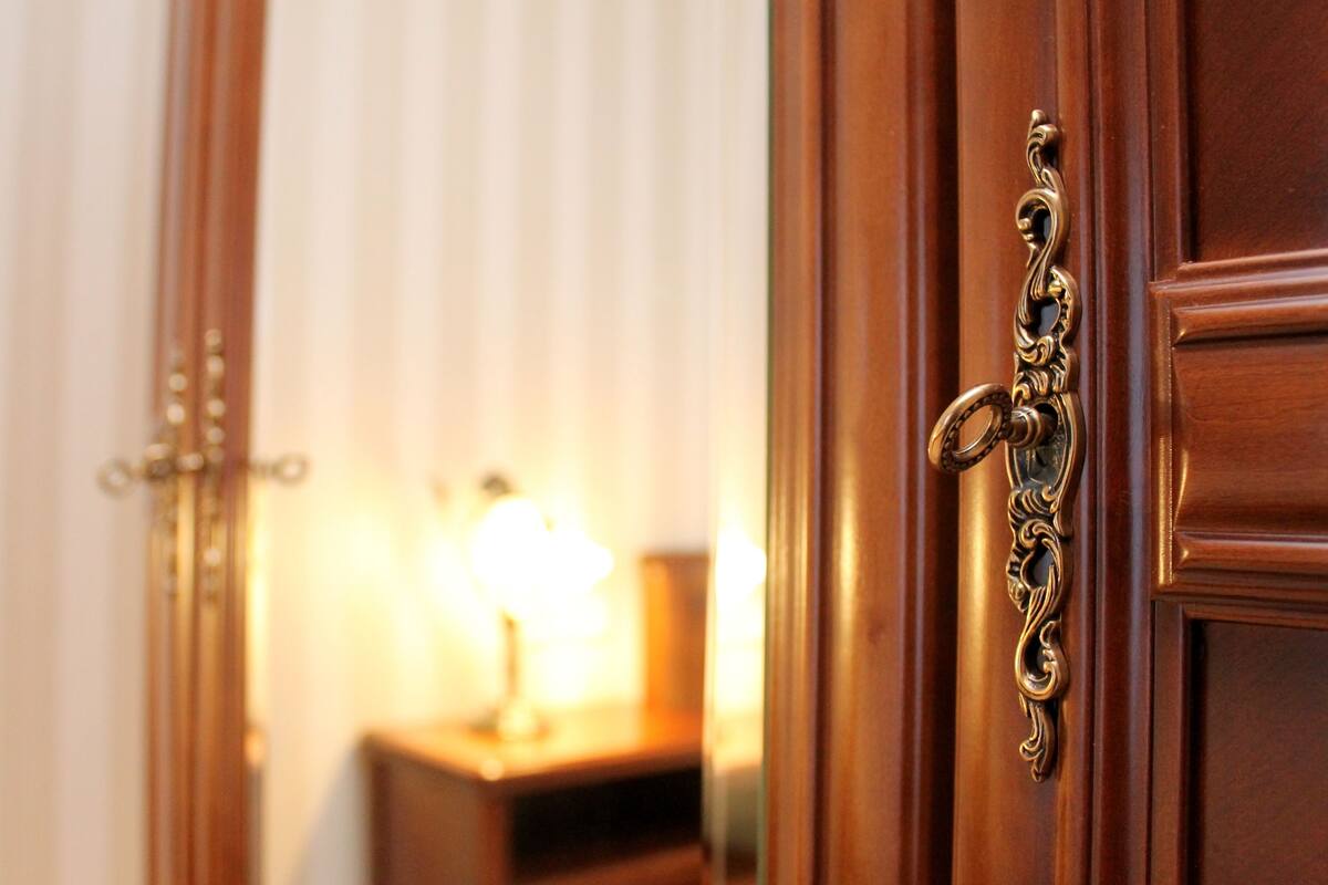 Quarto casal empresarial | Escrivaninha, espaço de trabalho para notebook, quartos à prova de som
