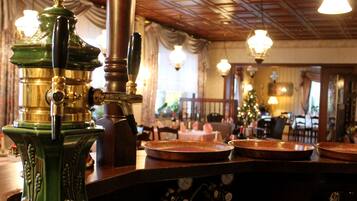 3 restaurants, dinner served, German cuisine