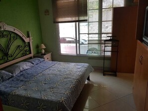 5 slaapkamers, een strijkplank/strijkijzer, wifi, beddengoed