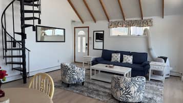 Appartamento, vista oceano | 2 camere, con arredamento individuale, Wi-Fi gratuito, lenzuola