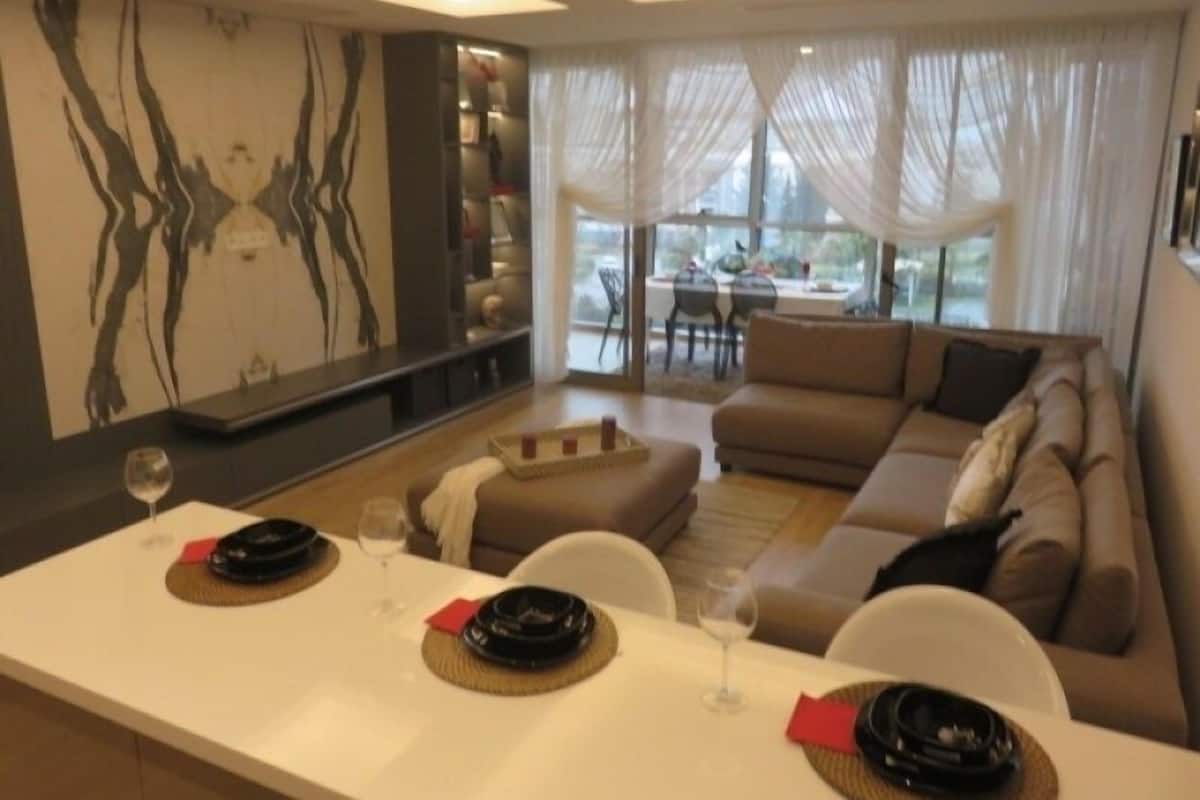 Business Room | Free WiFi