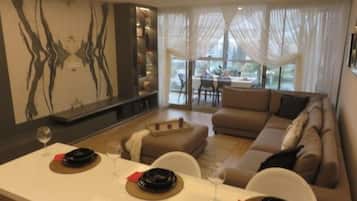 Business Room | Free WiFi