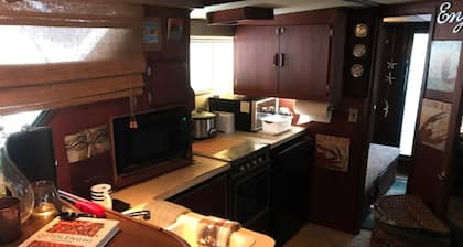 51' Yacht - June to October - 1.5 BR, 1 Ba, Stuart, Hutchinson, Jensen