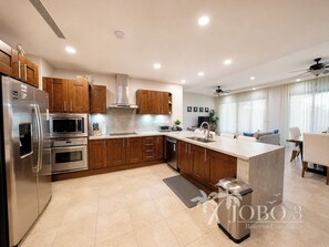 Refrigerador, microondas, horno y lavavajillas
