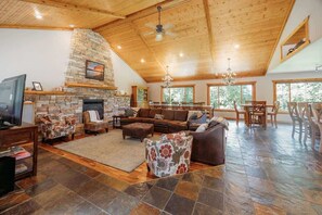 TV, fireplace, books - Holbrook Retreat - 5 bedroom on 47 acres (Detroit Lakes)