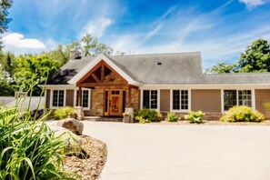 Exterior - Holbrook Retreat - 5 bedroom on 47 acres (Detroit Lakes)