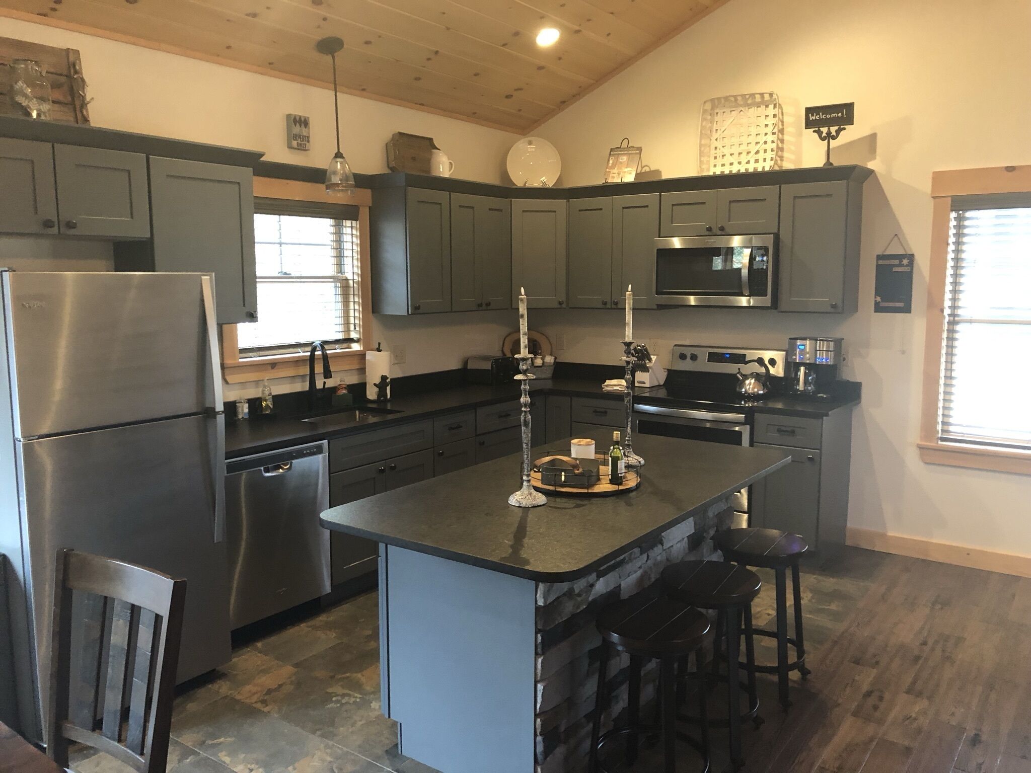 Beautiful Ski House Close to Sunday River - Two Family Friendly