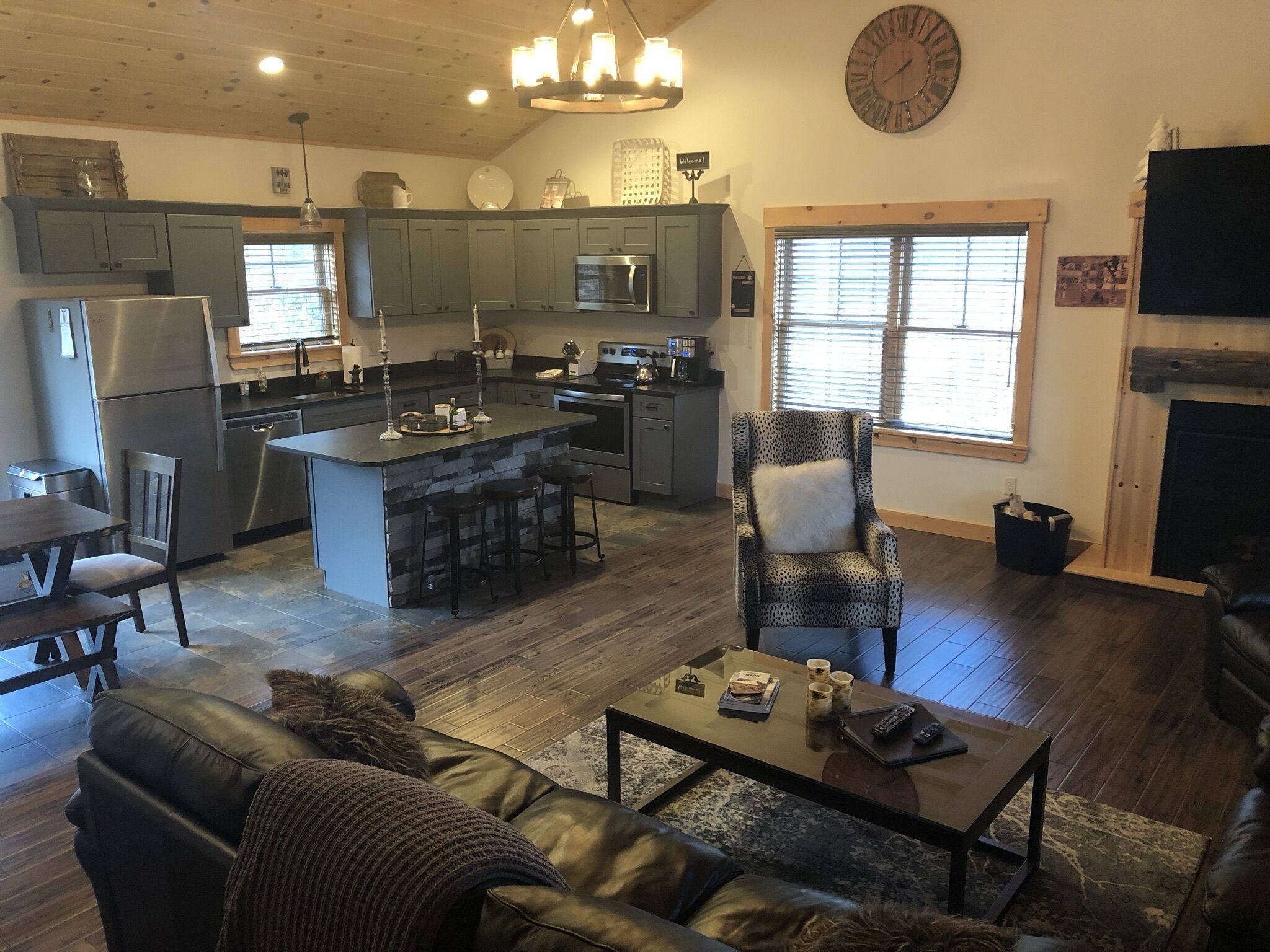 Beautiful Ski House Close to Sunday River - Two Family Friendly