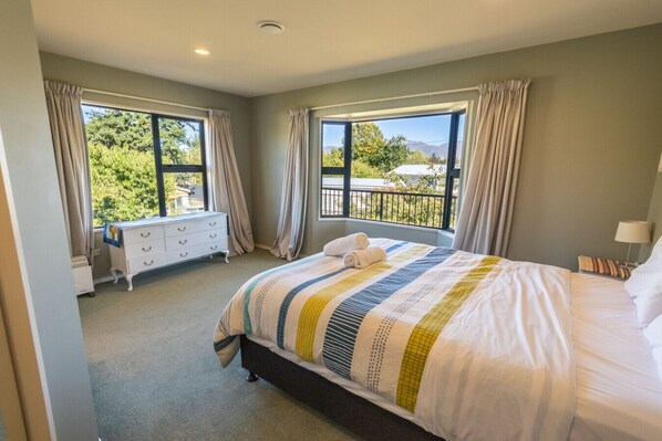 4 bedrooms, free WiFi, bed sheets