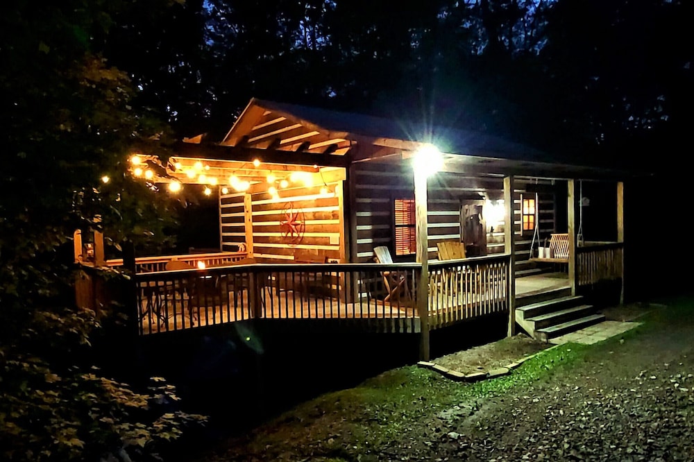 Rest & Relaxation - Fire pit/hot tub/Fiber Optic Internet
