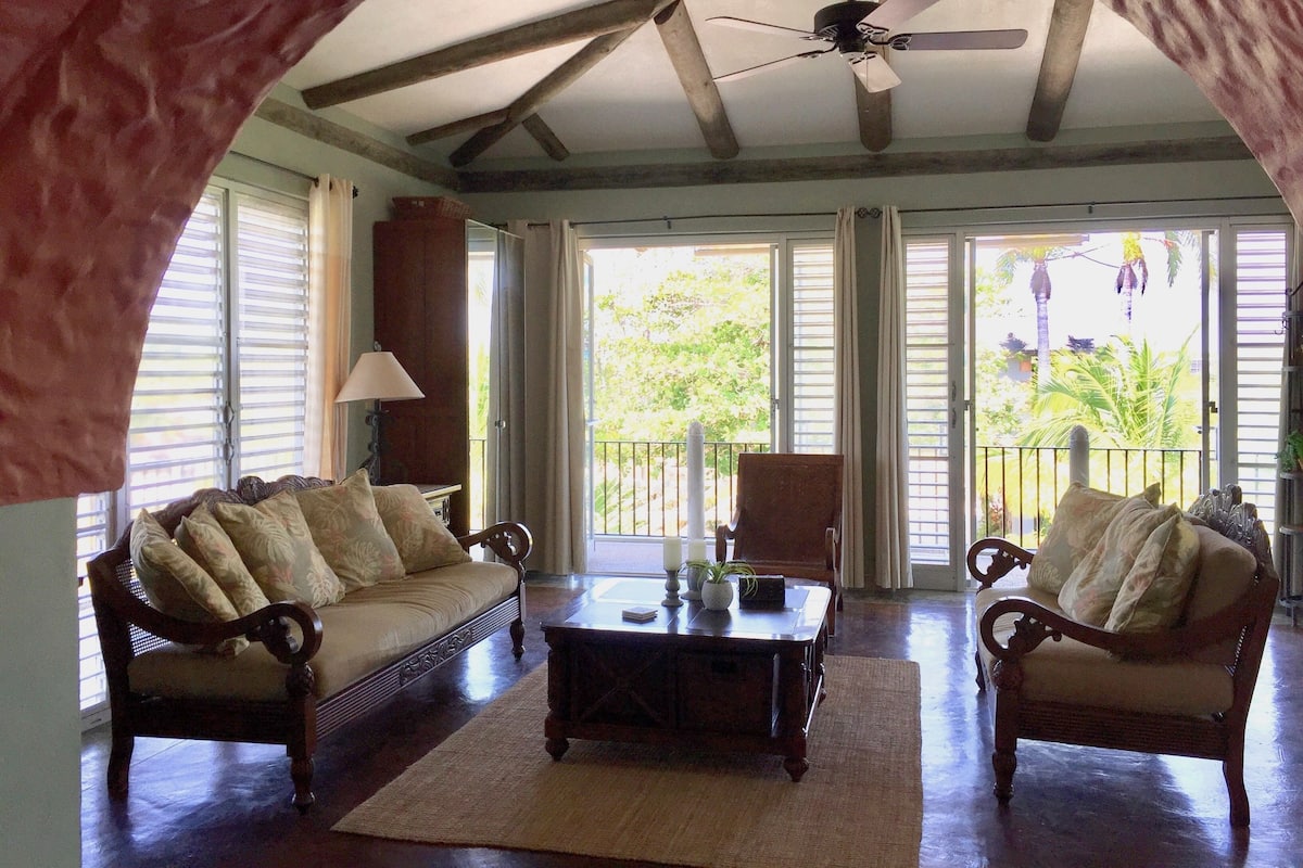 RM5 - Deluxe Suite Pool View | Vardagsrum