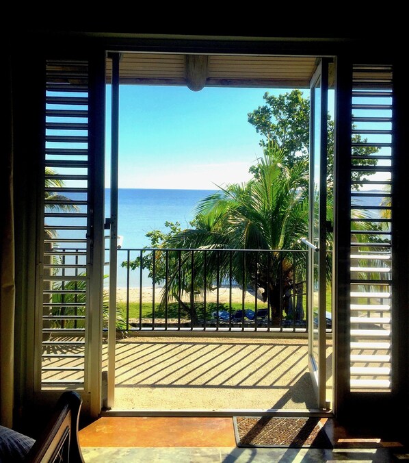 RM3 - Classic Queen Bay View - Almond Tree Hotel Resort (Corozal)