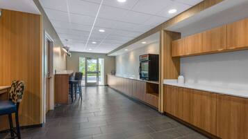 Free daily continental breakfast