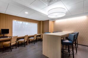 Business center - Microtel Inn & Suites by Wyndham Amsterdam (Amsterdam)