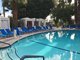 2 outdoor pools, free cabanas, sun loungers