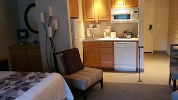 Studio Suite | Private kitchenette | Microwave, stovetop, dishwasher, coffee/tea maker