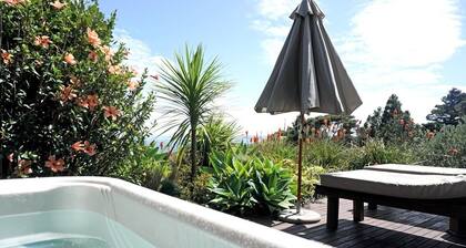 Whenua Apartment with Spa Pool minutes from Surf Breaks