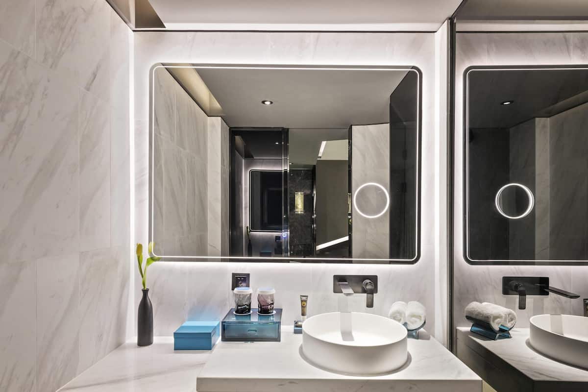 Minibar, soundproofing, iron/ironing board, free WiFi
