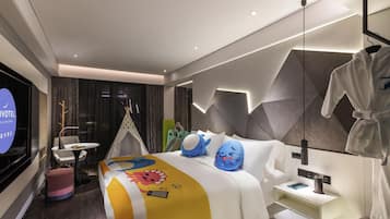 Quarto família, 2 camas de casal (Classic) | Frigobar, quartos à prova de som, ferros/tábuas de passar roupa