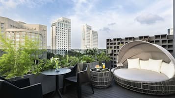 Deluxe Room, 1 King Bed (City Side) | Minibar, soundproofing, iron/ironing board, free WiFi