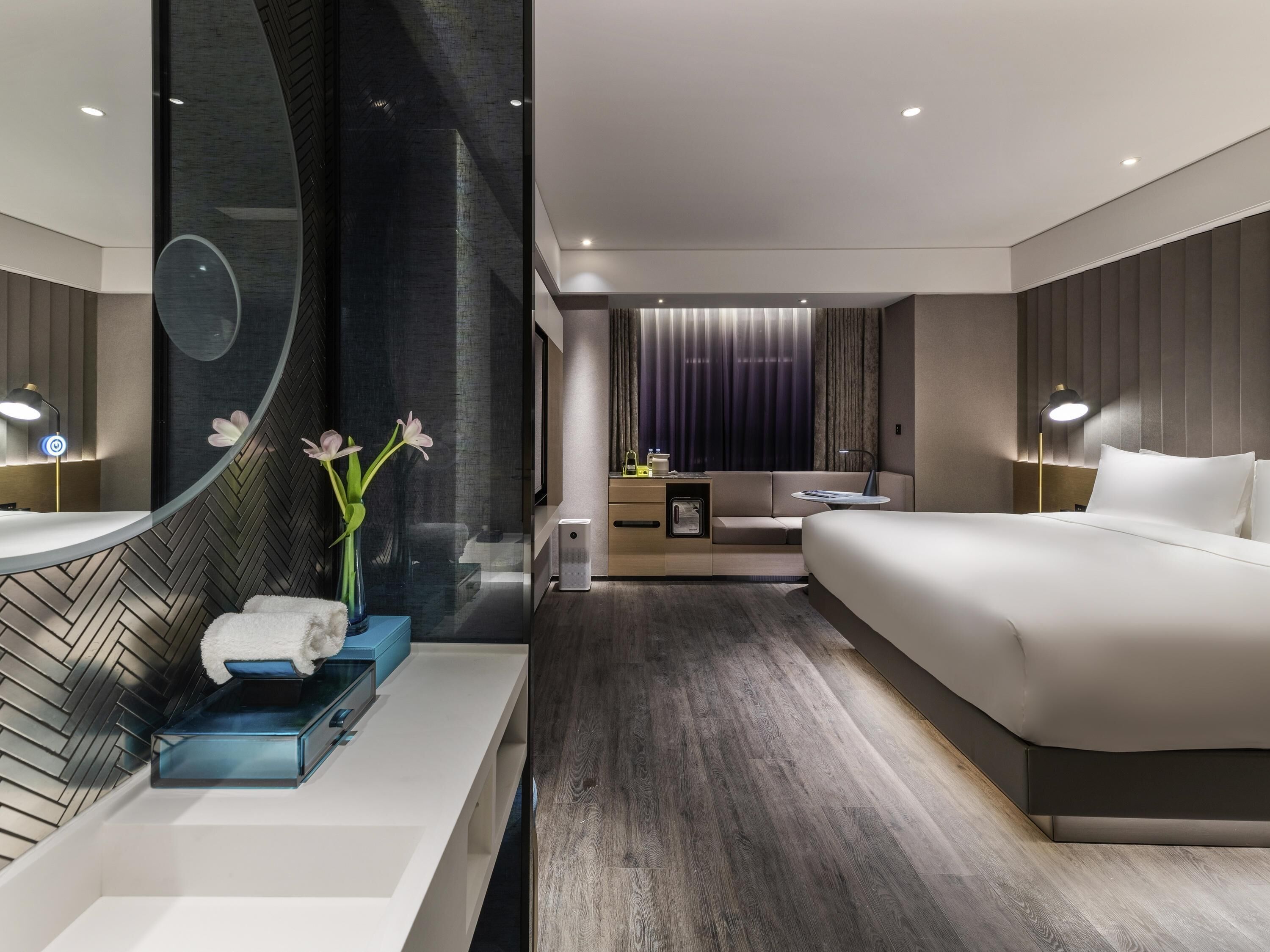 高級客房, 1 張特大雙人床 | 迷你吧、隔音、熨斗/熨衫板、免費 Wi-Fi