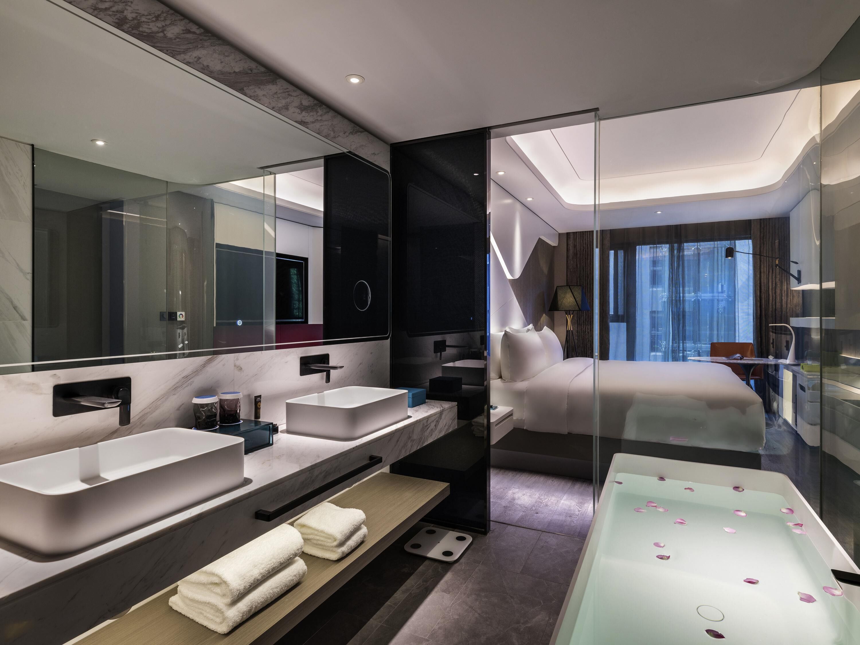 Deluxe Room, 1 King Bed | Minibar, soundproofing, iron/ironing board, free WiFi
