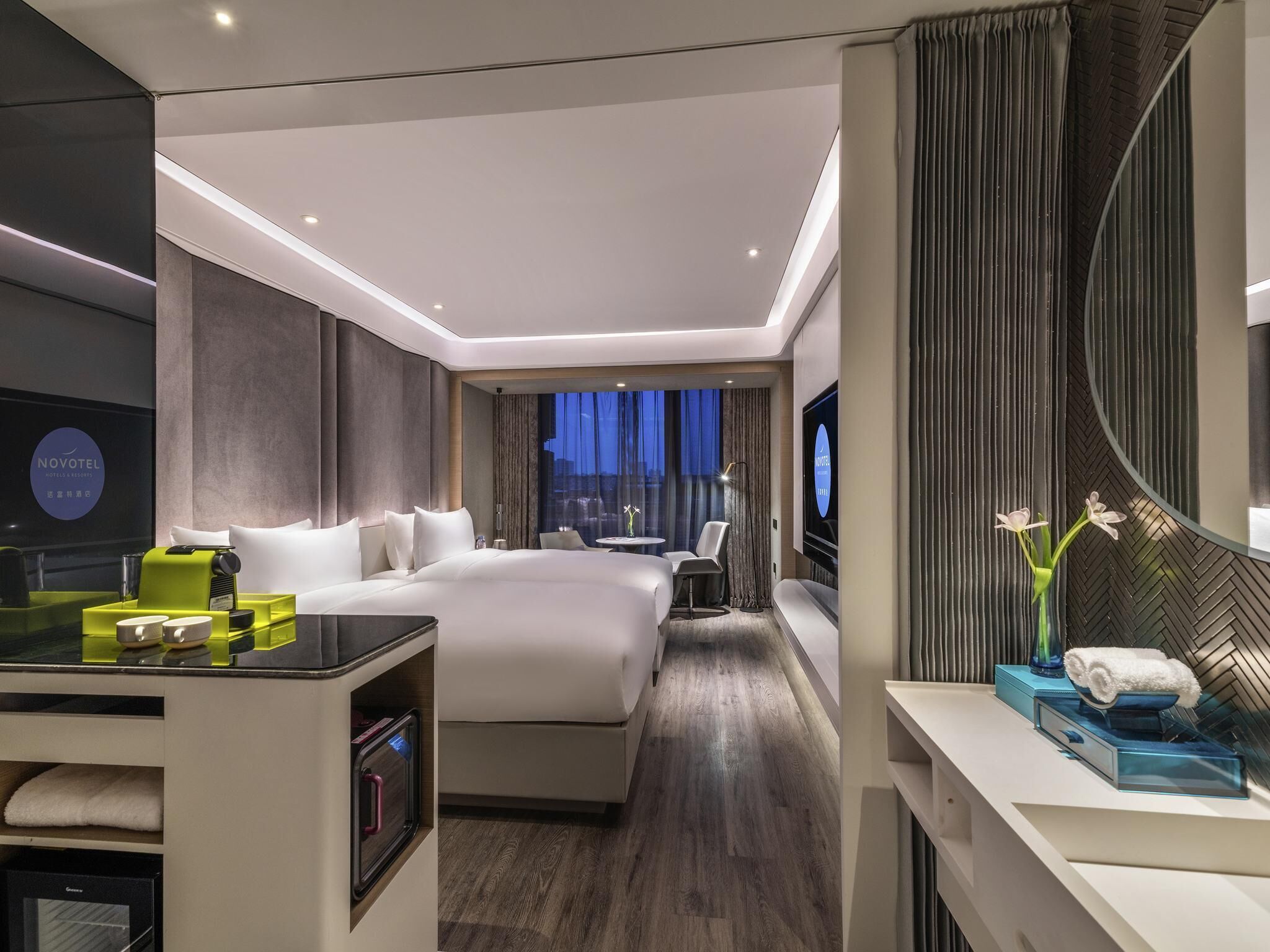 Quarto standard, 2 camas de solteiro | Frigobar, quartos à prova de som, ferros/tábuas de passar roupa