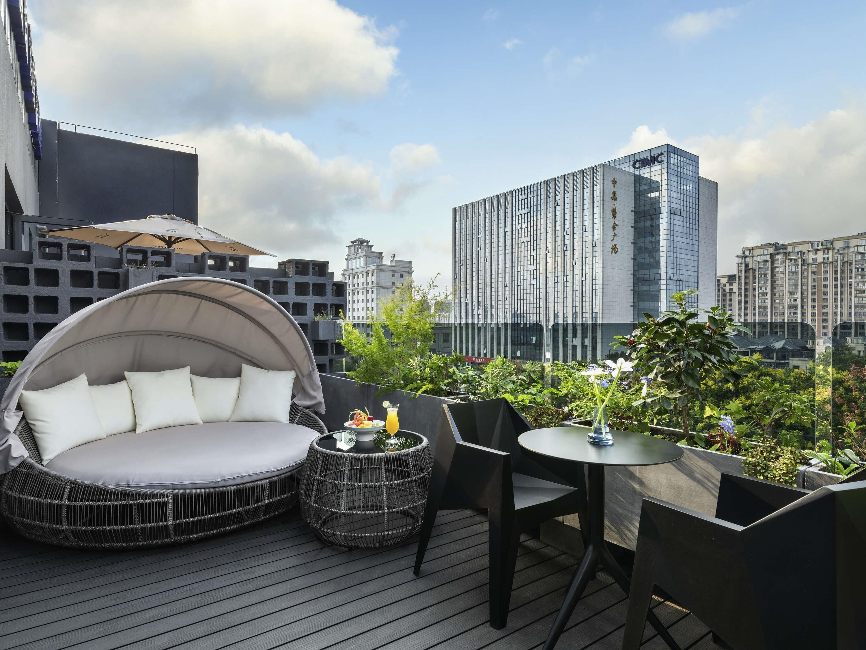 デラックス ルーム キングベッド 1 台 (City Side) | ミニバー、防音設備、アイロン / アイロン台、WiFi (無料)