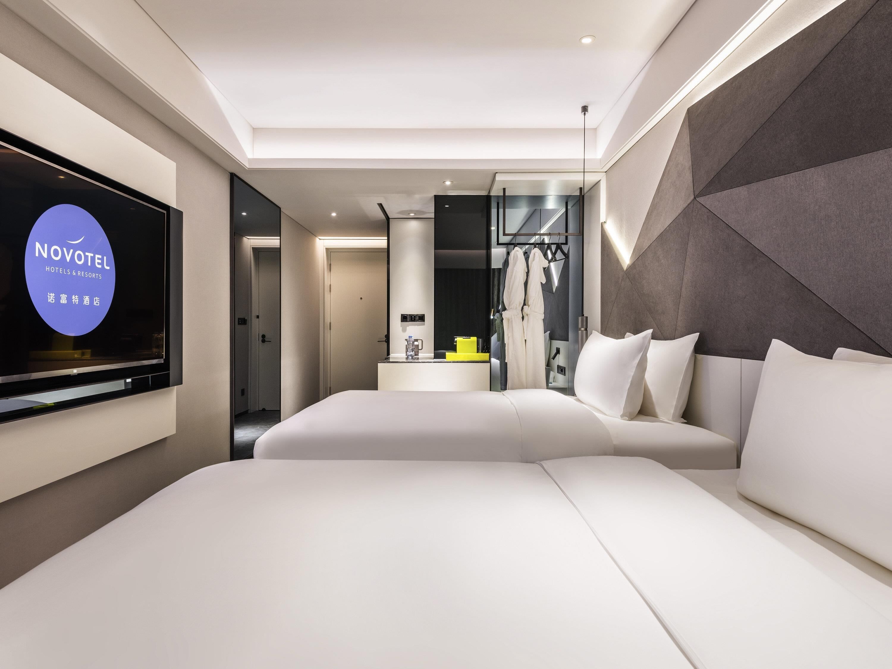 Deluxe Room, 2 Twin Beds | Minibar, soundproofing, iron/ironing board, free WiFi