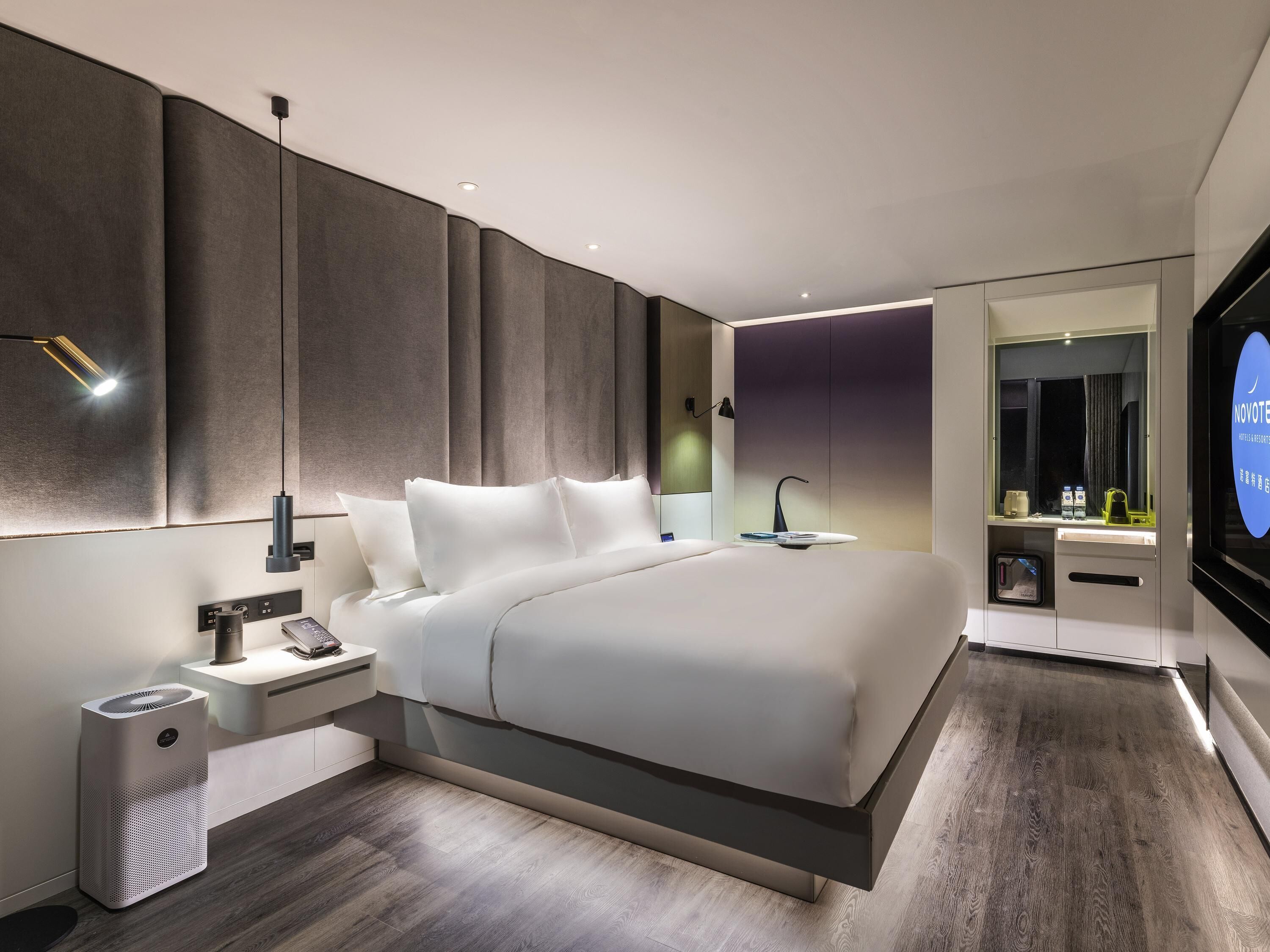 Superior Room, 1 King Bed | Minibar, soundproofing, iron/ironing board, free WiFi