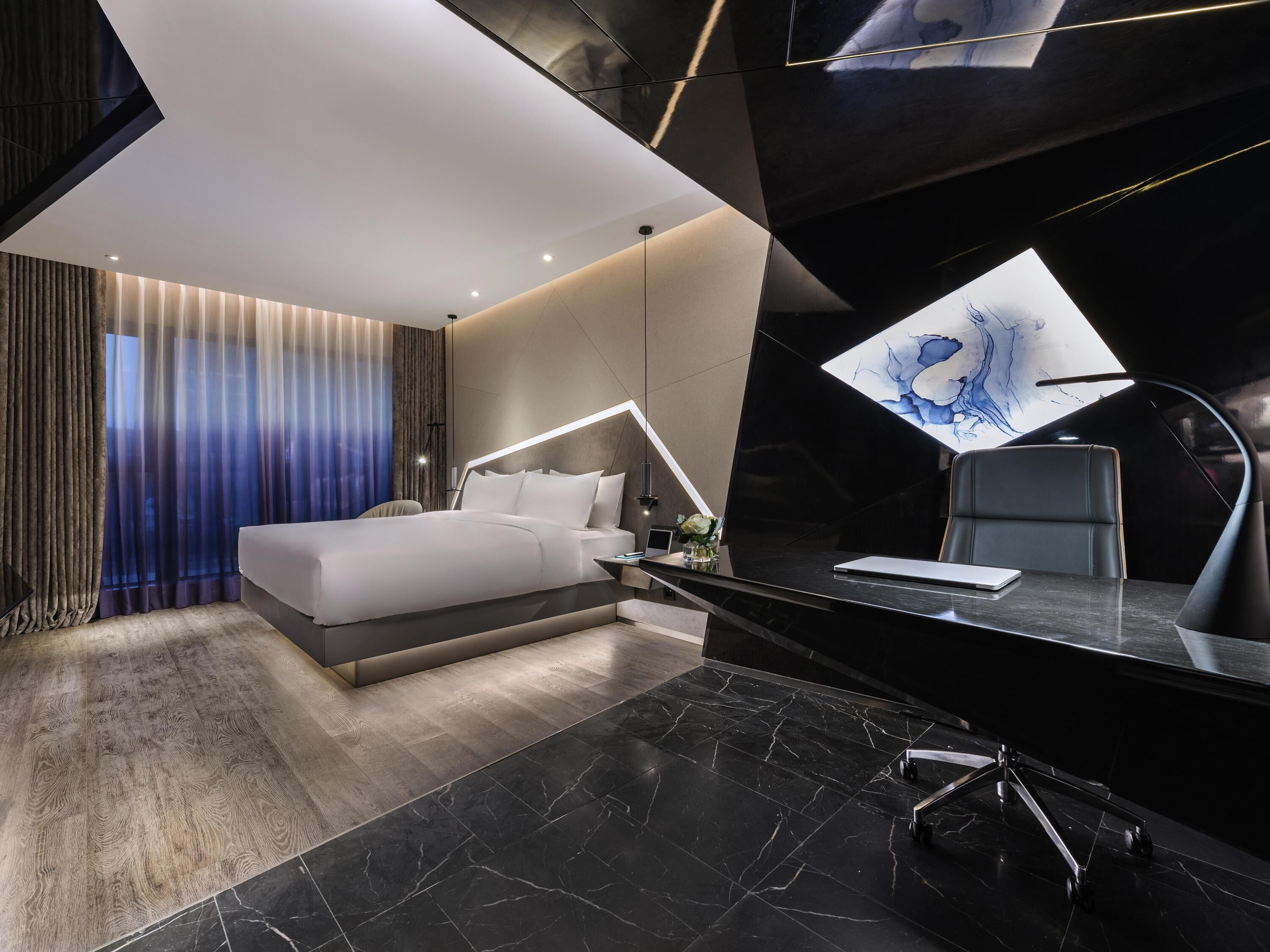 Room, 1 King Bed (Privilege) | Minibar, soundproofing, iron/ironing board, free WiFi