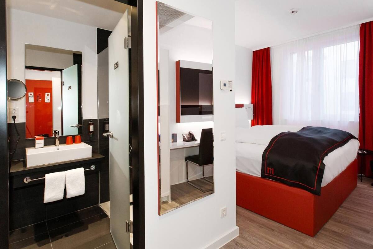 superior double room | minibar, desk, laptop workspace, soundproofing