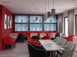 Interior moderno de restaurante con asientos rojos y grises, ventanas amplias con un diseño texturizado e iluminación colgante contemporánea.