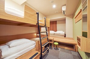 Chambre Quadruple (Bunk Bed and Twin Bed)
